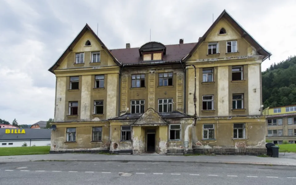 Z Tanvaldu by měl do několika měsíců zmizet "dům hrůzy".