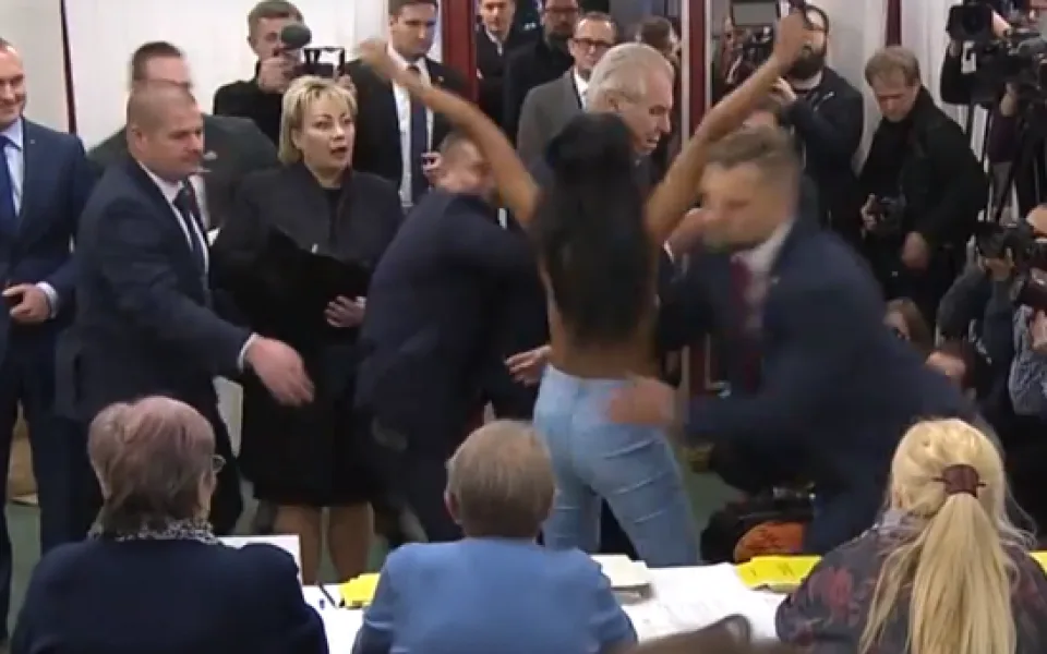 O tenhle striptýz prezident nestál.
