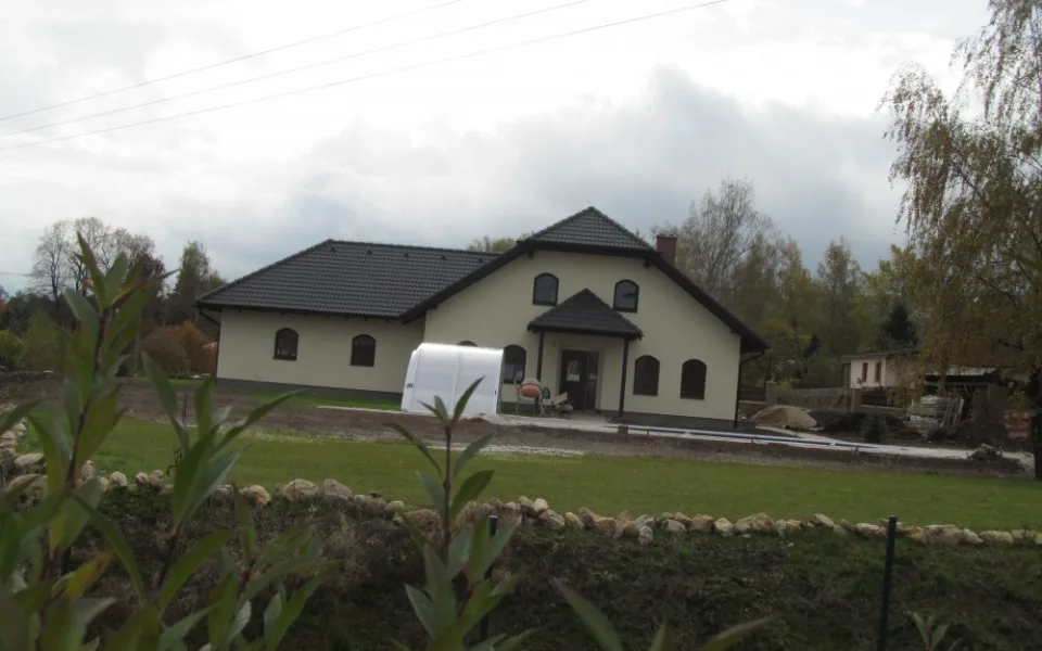 Dům rodiny Volavkových, který na pozemku vyrostl.