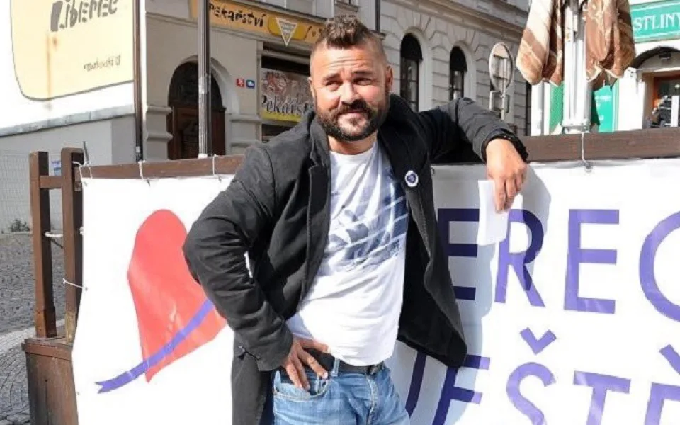 Roman Šotola při předvolební kampani v roce 2014.