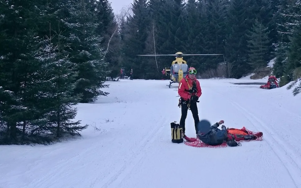 V Jizerských horách se dnes na ledopádu vážně zranil horolezec.