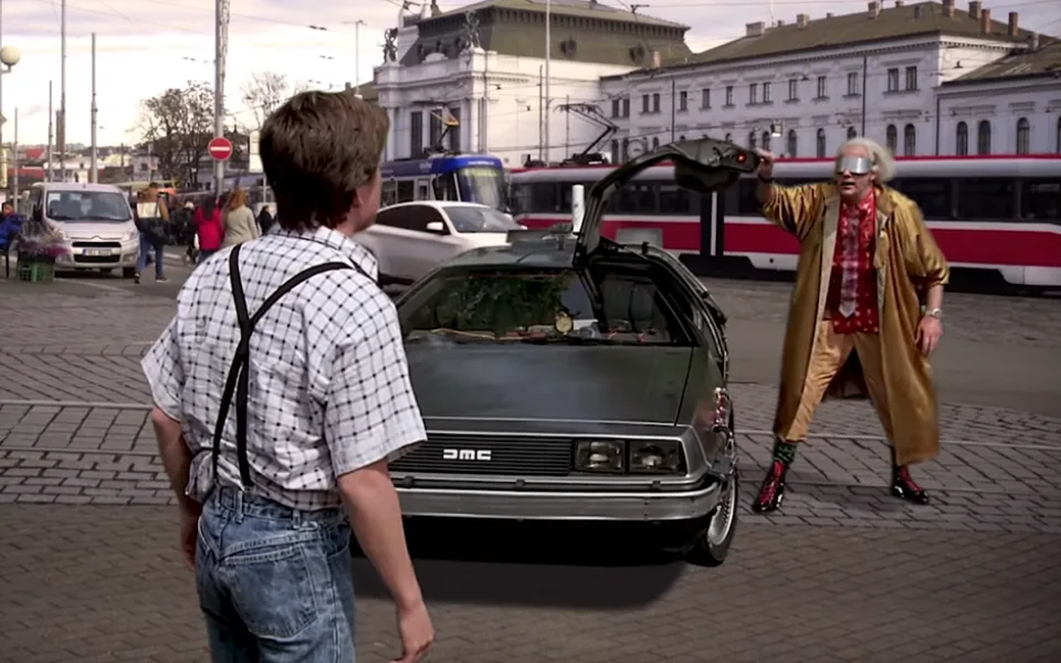 Oblíbenýý filmař Michal Orsava zachraňuje Česko před hrozivou budoucností.