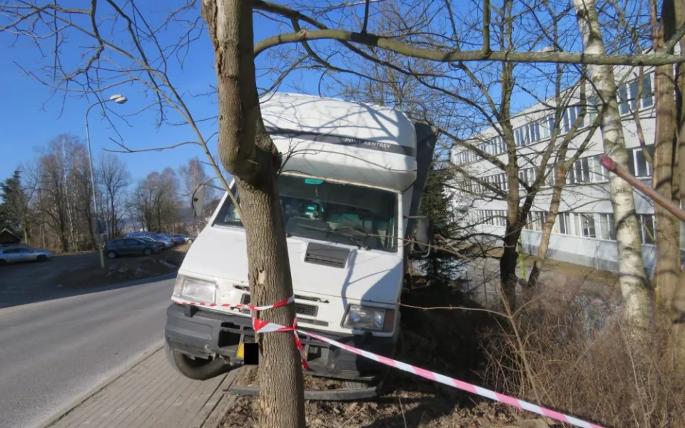 Automobil po nehodě.