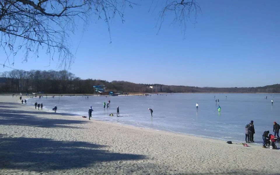 Zamrzlé Máchovo jezero.