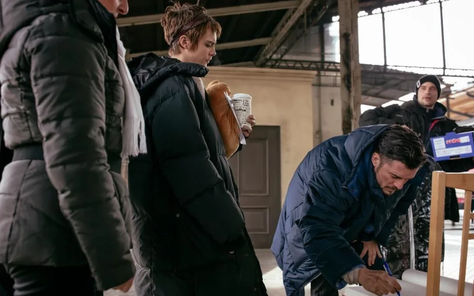 Orlando Bloom při podpisu do kroniky města.