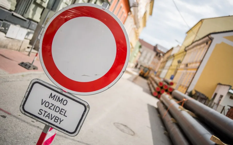 Dopravu na Českolipsku komplikují práce na silnici I/9.
