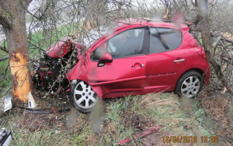 Řidič vyvázl s lehkým zraněním.