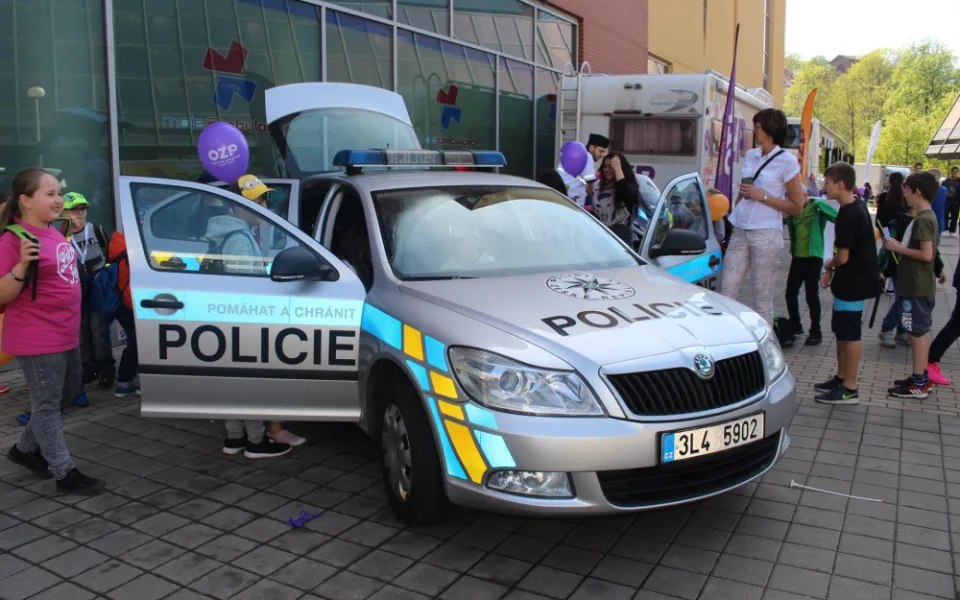 Stovky žáků se v pátek dopoledne učily nejen bezpečnosti v silničním provozu.