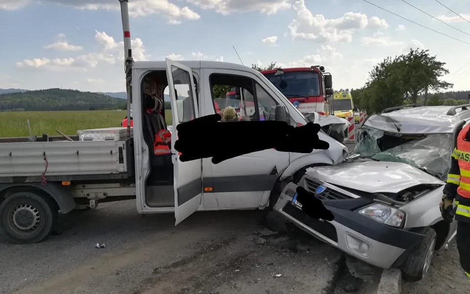 Nehoda u odbočky na Dolní Řasnici.