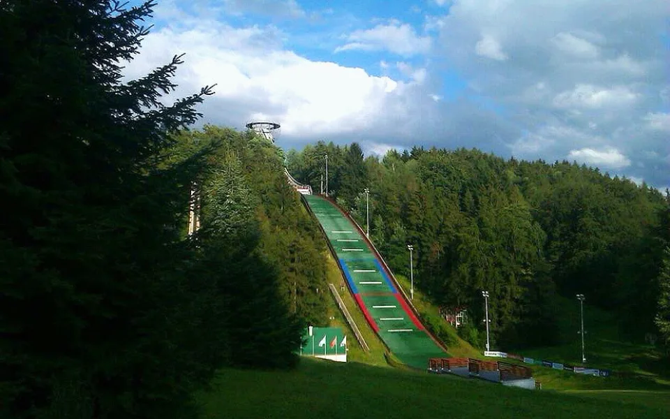Skokanský můstek v Lomnici nad Popelkou
