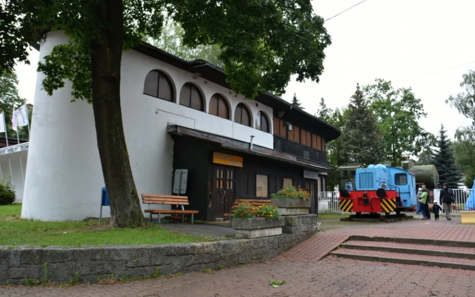 Casino je zavřené a chátrá.