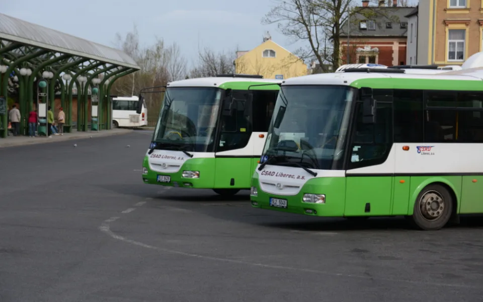 Kraj potřebuje autobusy a řidiče.