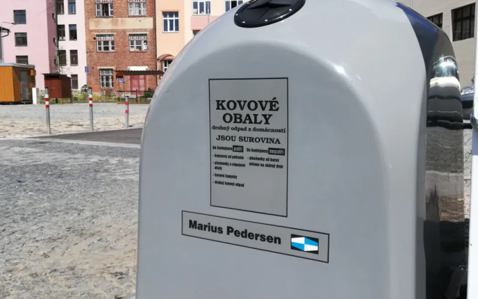 Kontejner na kovový odpad.