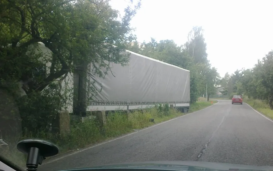 Zapadlý kamion v Pilínkově.