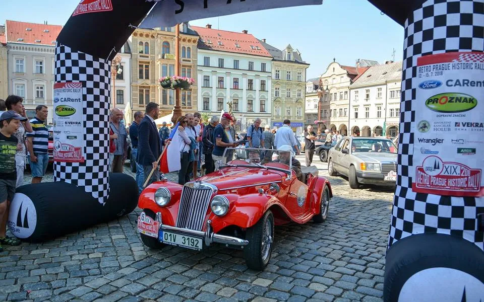 Start dnešní etapy.