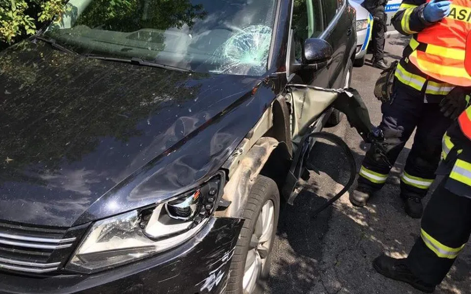 Auto po srážce.