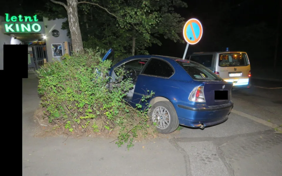 Nehoda u letního kina v Jablonci.