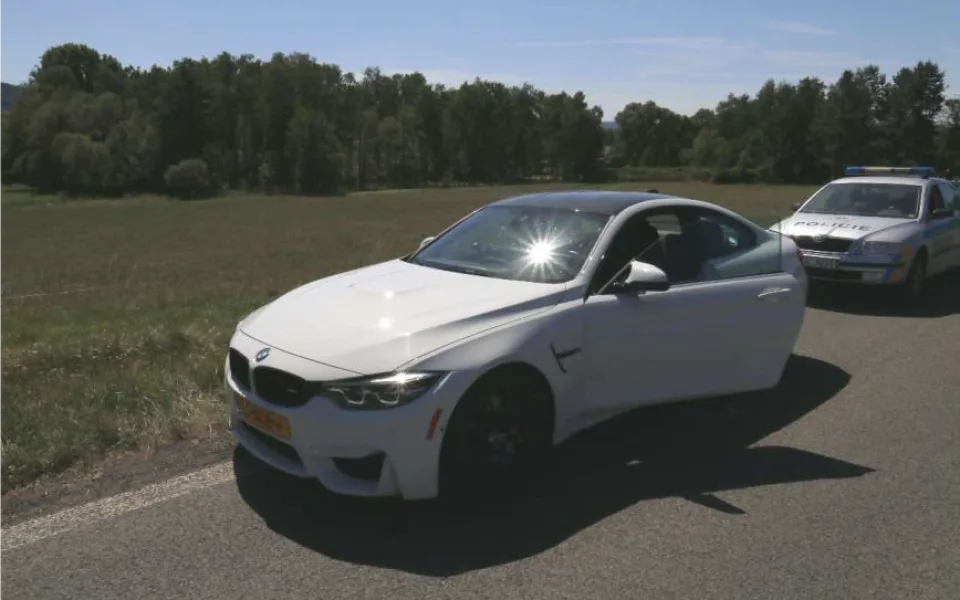Foto zastaveného vozu značky BMW