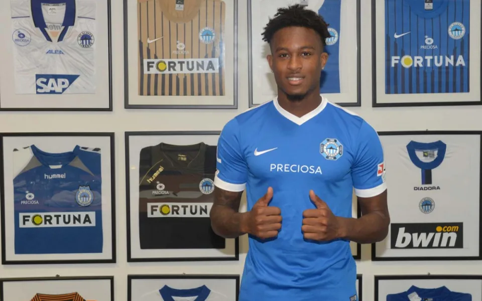 Rolando Aarons.
