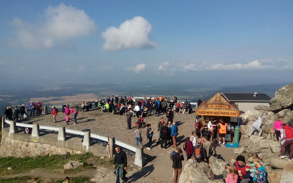 Oslavy na Ještědu.