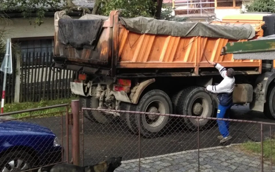 Policie hledá řidiče náklaďáku.