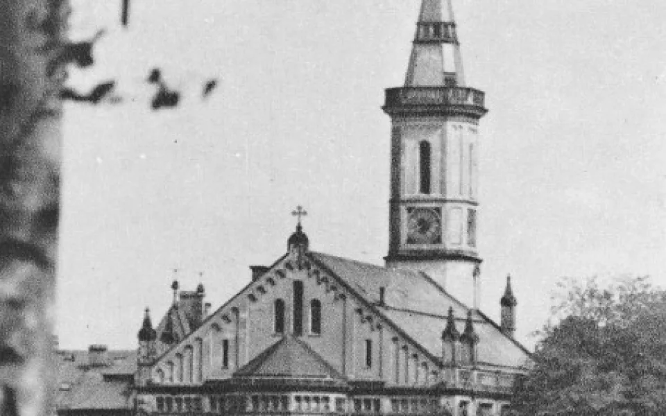 Snímek dnes již neexistujícího kostela na náměstí Českých bratří