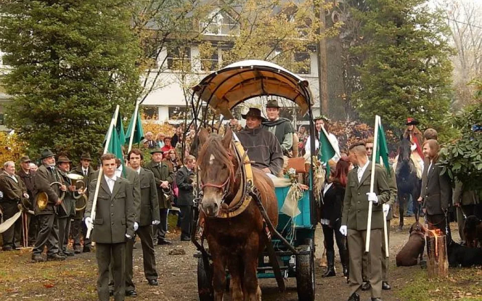 Svatohubertská jízda je v Hejnicí tradiční oblíbenou událostí