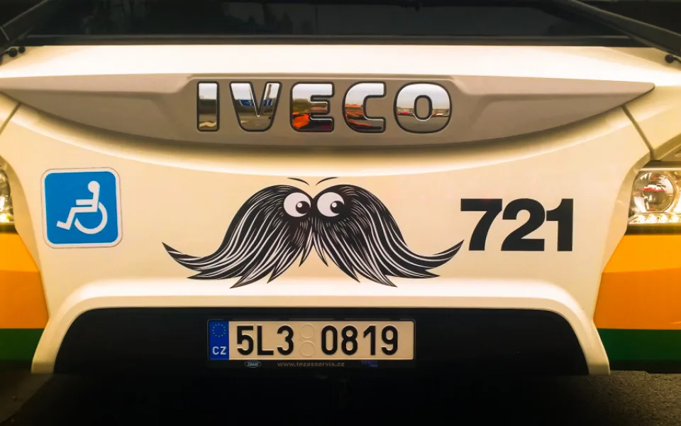Movember autobusy vyjedou ve třinácti městech