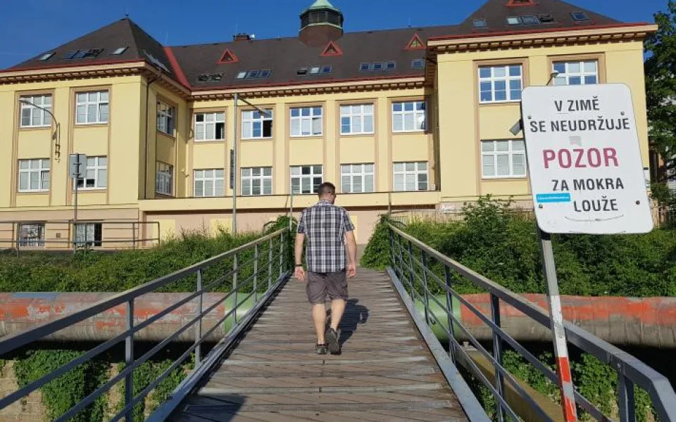 Lávka u krajského úřadu před zahájením oprav