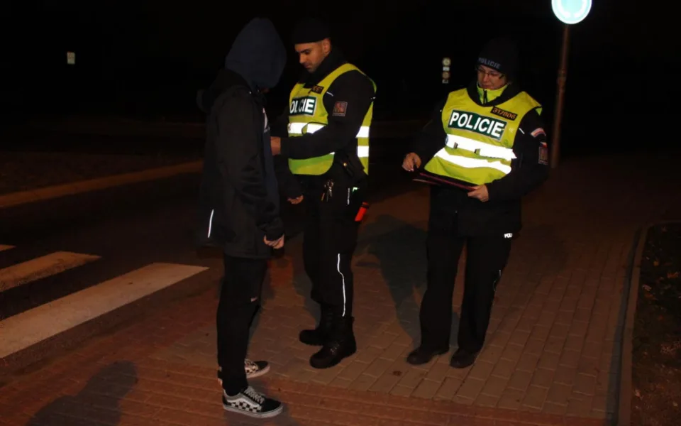 Policisté se na chodce za tmy zaměřili.