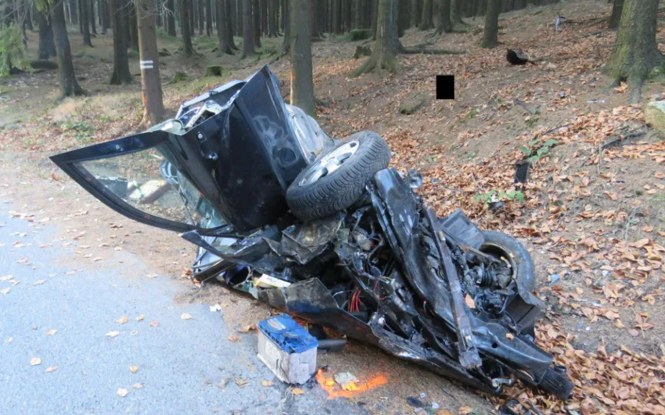 Zdemolované auto.