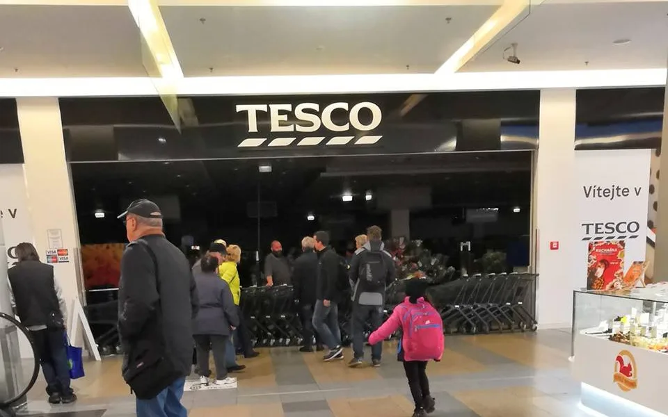 V Tescu nejde elektřina.