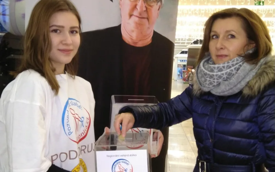 Sbírka Pozvedněte slabé!