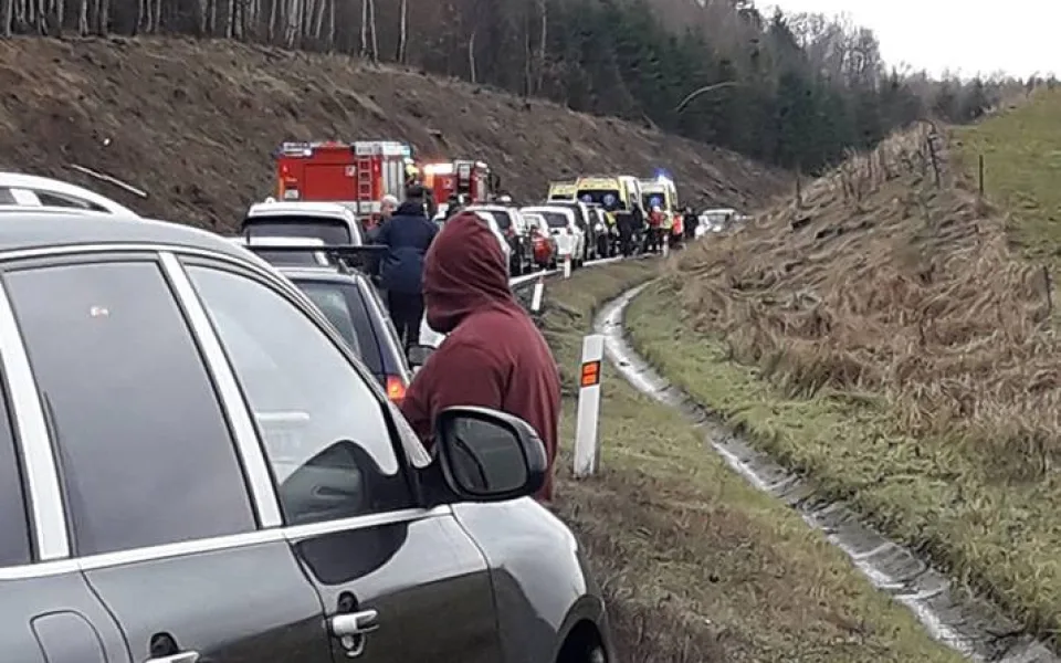 Dlouhé kolony tvořící se před Bílým Kostelem