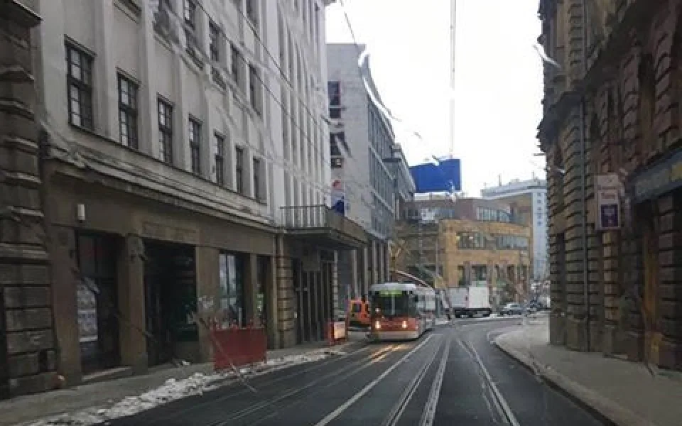 Srážka tramvaje s osobním automobilem