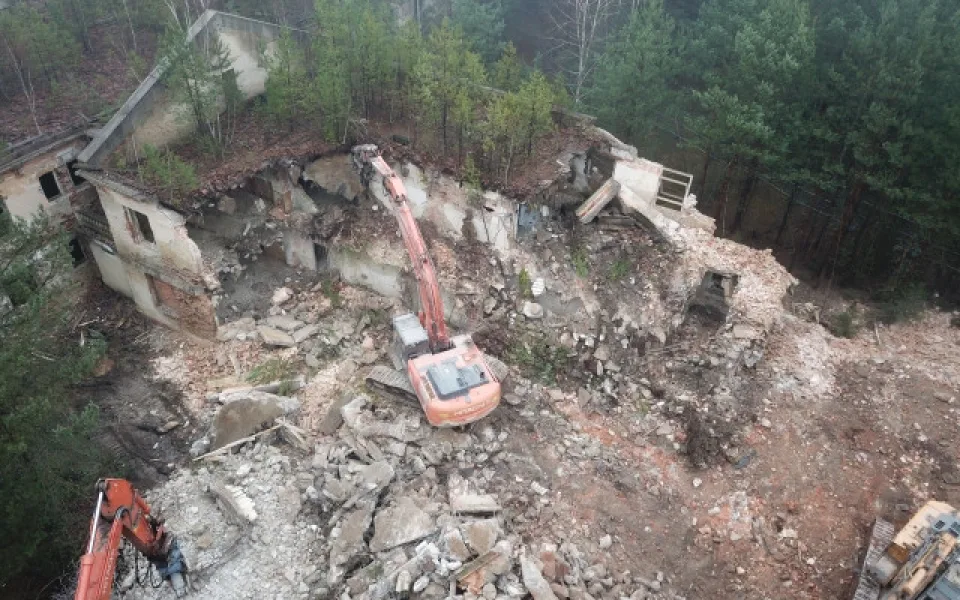 V Ralsku probíhaí demolice.