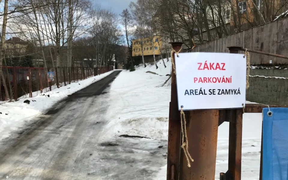 Parkovací místa vzniknou na tomto místě, brána se posune.