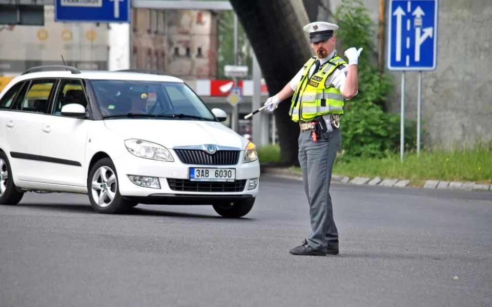Na křižovatce tako každoročně soutěží policisté.