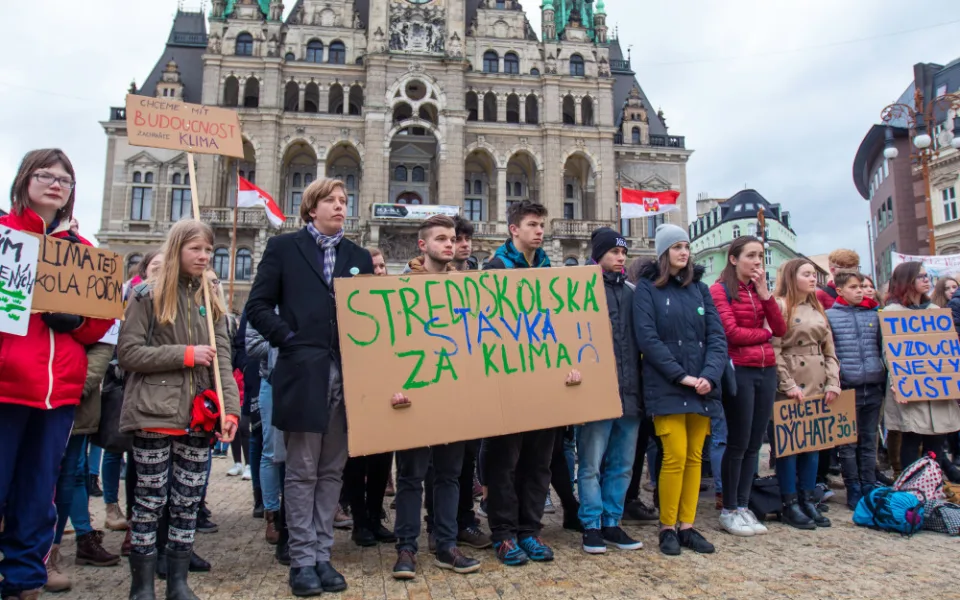 Stávka za klima proběhla dnes před libereckou radnicí