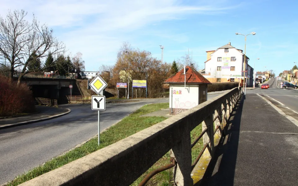 Turnov čekají komplikace