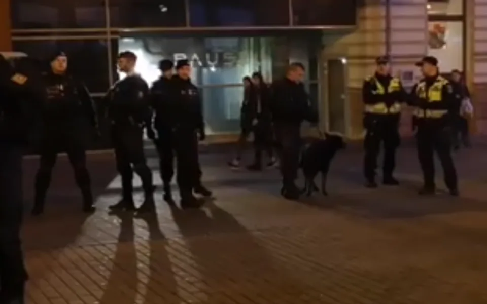 Na Fügnerce včera zasahovali policisté.