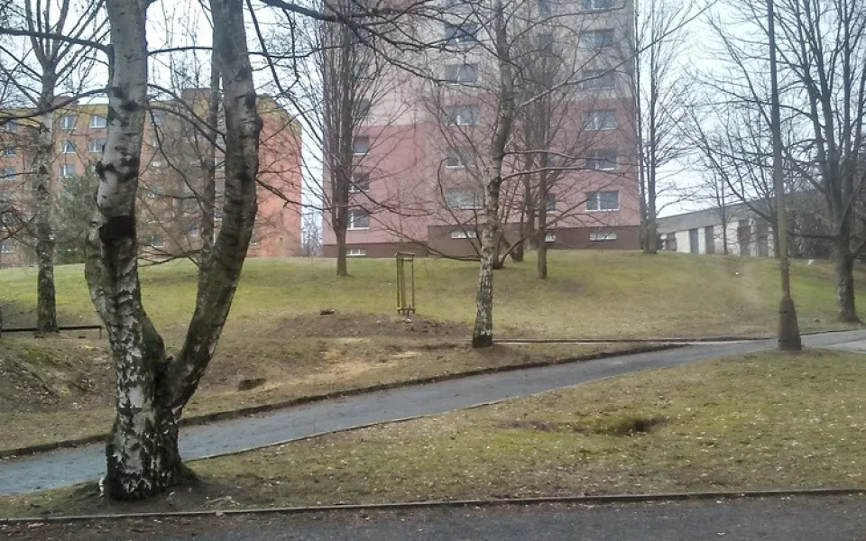 Sídliště na Broumovské a Gagarince prokoukla, došlo na kácení i prořezávání.