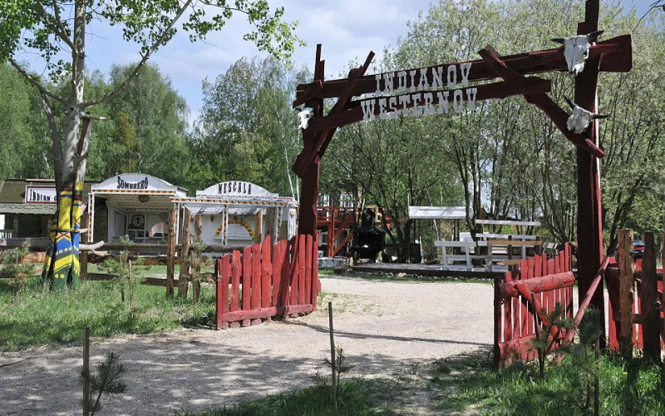 Westernové městečko v Hrádku zaniklo, parkují tam karavany