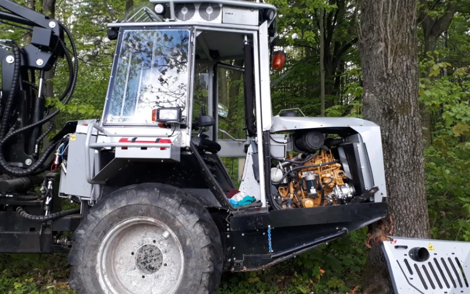Traktor po nehodě.