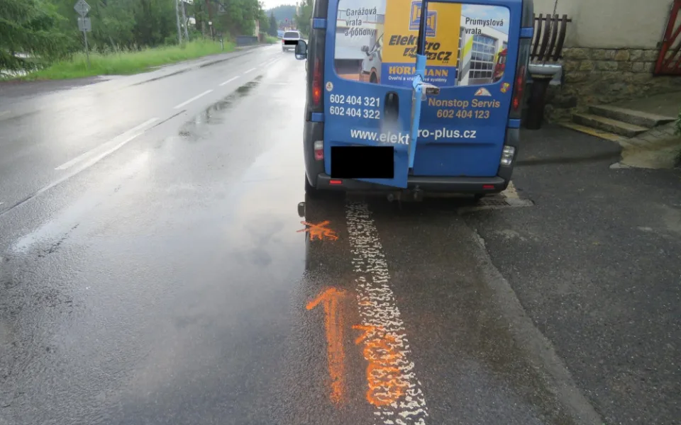 Cyklistka narazila do dodávky.