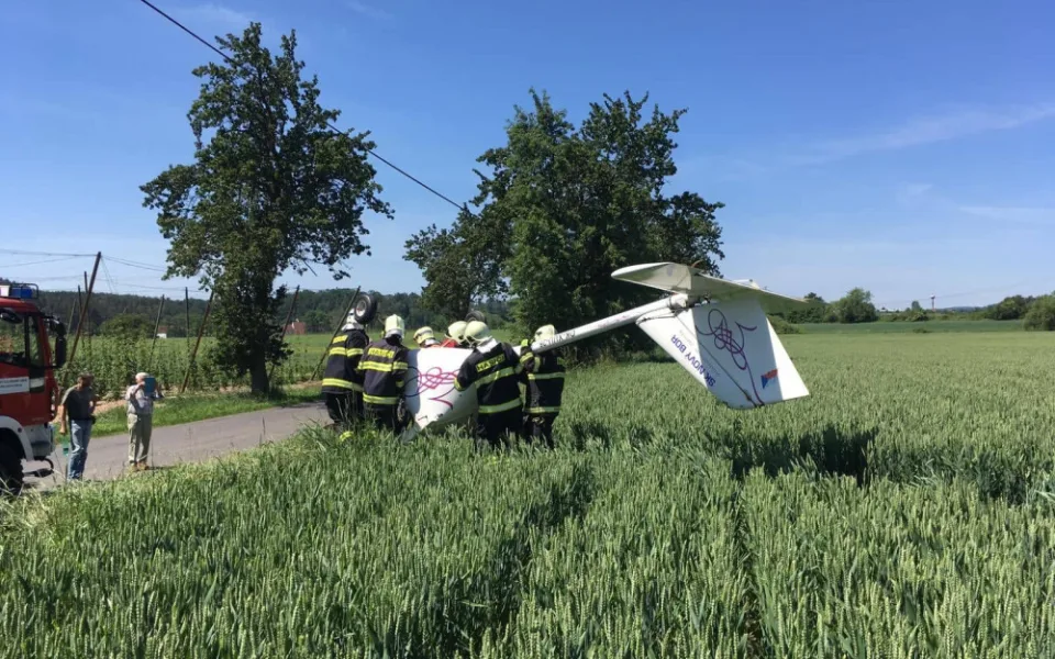 Pilot měl štěstí, že se mu nic nestalo.