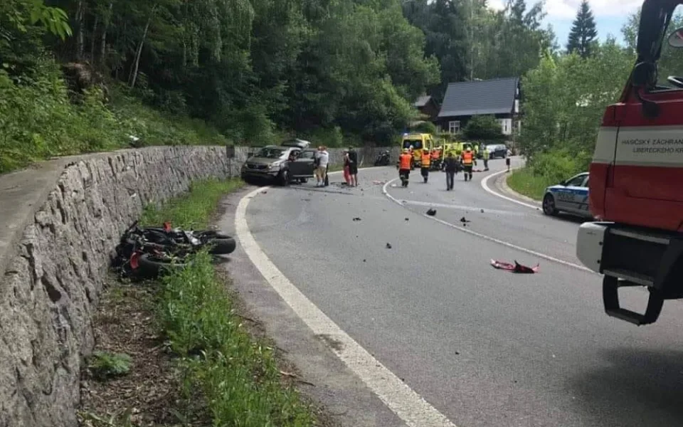 K nehodě v Desné byl přivolán vrtulník