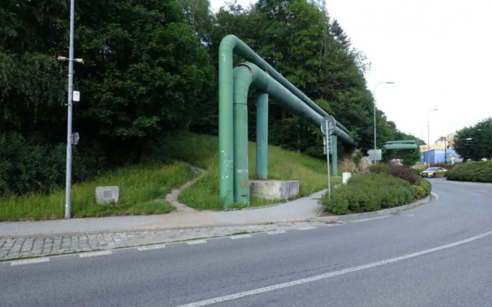 Hned dva návrhy se věnují pěšině na Brandlu.