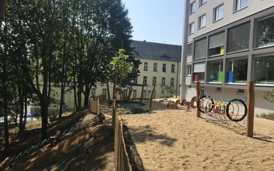 Školka má i novou zahradu.