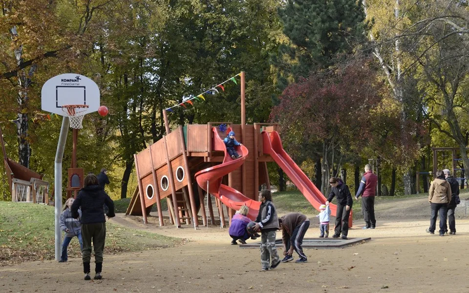 Park v ulici Prokopa Holého.